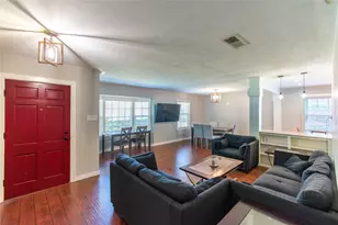 9619 Highmeadow Dr, Houston, TX 77063 - Photo 6