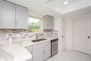 11510 Leader St, Houston, TX 77072 - Photo 8