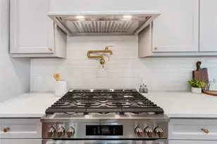 1318 E 32nd 1/2 St, Houston, TX 77022 - Photo 12