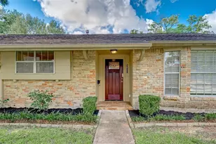 5811 Ludington Dr, Houston, TX 77035 - Photo 2