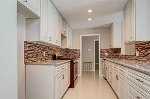 5811 Ludington Dr, Houston, TX 77035 - Photo 16