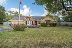 106 Tower Dr, Friendswood, TX 77546 - Photo 2