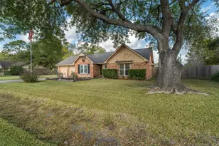 106 Tower Dr, Friendswood, TX 77546 - Photo 4