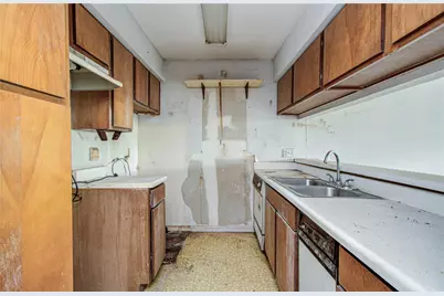 3015 Walnut Bend Lane #24, Houston, TX 77042 - Photo 10