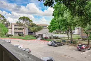 3015 Walnut Bend Ln, Houston, TX 77042 - Photo 22