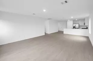 4 Robin Ct, Angleton, TX 77515 - Photo 2