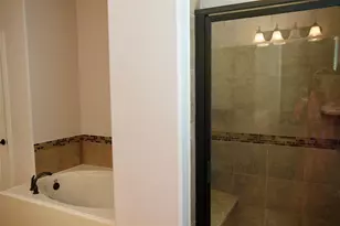 28 W Oaks Dr, Houston, TX 77058 - Photo 12