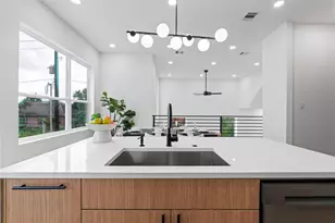 2942 Pitzlin St, Houston, TX 77023 - Photo 16