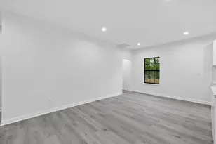 727 E 40th St, Houston, TX 77022 - Photo 10