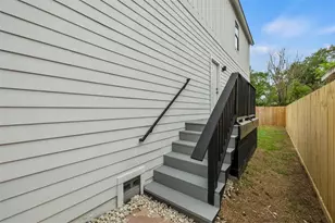 727 E 40th St, Houston, TX 77022 - Photo 20