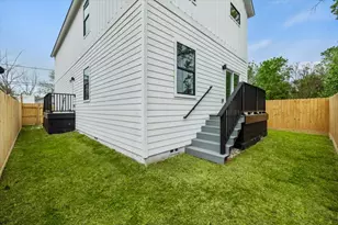 727 E 40th St, Houston, TX 77022 - Photo 22