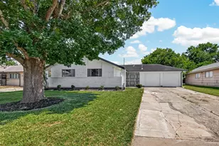 5923 Heatherbrook Dr, Houston, TX 77085 - Photo 2