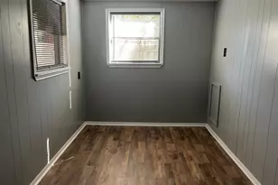 401 Billington St, Clute, TX 77531 - Photo 18