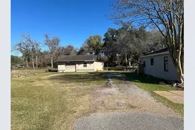 401 Billington Street, Clute, TX 77531 - Photo 2