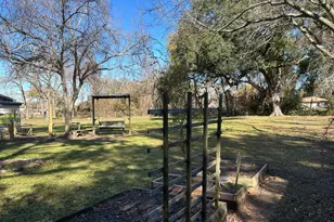 401 Billington St, Clute, TX 77531 - Photo 20