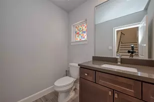 951 W 17th St, Houston, TX 77008 - Photo 16