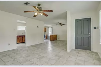 910 Trimm Avenue, Pasadena, TX 77502 - Photo 2