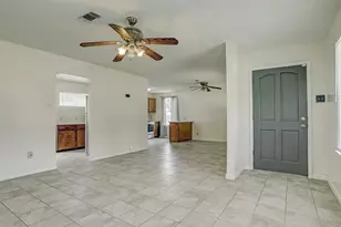 910 Trimm Ave, Pasadena, TX 77502 - Photo 2