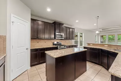 2411 Garden Shadow, Conroe, TX 77384 - Photo 10