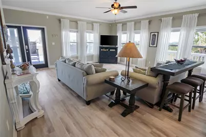 892 Melody Lane, Crystal Beach, TX 77650 - Photo 6