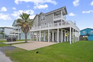 892 Melody Ln, Crystal Beach, TX 77650 - Photo 1