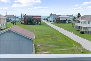 892 Melody Ln, Crystal Beach, TX 77650 - Photo 40