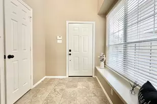 19 Blue Creek Pl, The Woodlands, TX 77382 - Photo 4