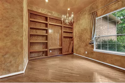 19 S Scarlet Elm Court, The Woodlands, TX 77382 - Photo 4
