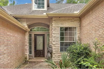 19 S Scarlet Elm Court, The Woodlands, TX 77382 - Photo 2