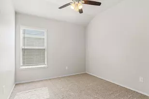 627 627 E Fairway Lake Dr, Alvin, TX 77511 - Photo 20