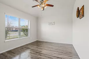 627 627 E Fairway Lake Dr, Alvin, TX 77511 - Photo 10