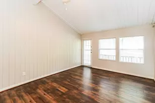 2 Lakeway St, Conroe, TX 77304 - Photo 12
