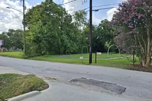 7851 Hanna St, Houston, TX 77028 - Photo 14