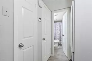 11917 Bob White Dr, Houston, TX 77035 - Photo 18