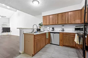 11917 Bob White Dr, Houston, TX 77035 - Photo 6