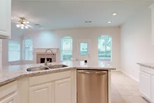 19 Auburn Path Dr, The Woodlands, TX 77382 - Photo 14