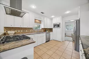 7623 Meadowvale Dr, Houston, TX 77063 - Photo 14