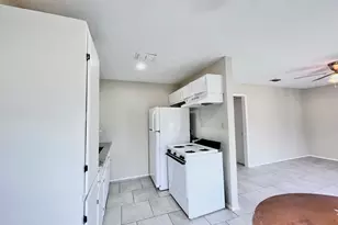 3021 Sycamore Ave, Bay City, TX 77414 - Photo 4