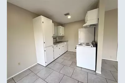 3021 Sycamore Avenue #8, Bay City, TX 77414 - Photo 6