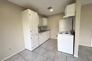 3021 Sycamore Ave, Bay City, TX 77414 - Photo 6