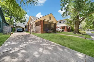 1651 Hawthorne St, Houston, TX 77006 - Photo 2