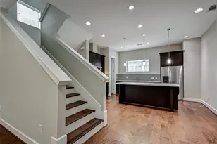 607 Sydnor St, Houston, TX 77020 - Photo 8