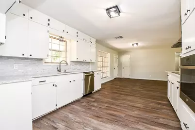 279 Lakeview 3 Road, El Campo, TX 77437 - Photo 8