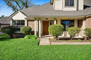107 Sandalwood Dr, Lake Jackson, TX 77566 - Photo 4