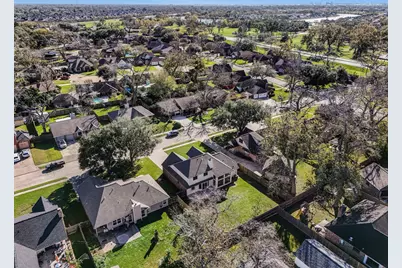 107 Sandalwood Drive, Lake Jackson, TX 77566 - Photo 30