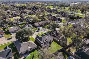 107 Sandalwood Dr, Lake Jackson, TX 77566 - Photo 30