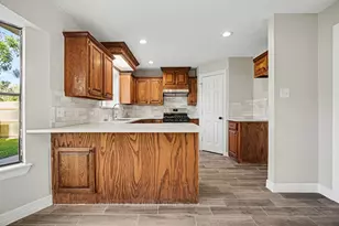 107 Sandalwood Dr, Lake Jackson, TX 77566 - Photo 12