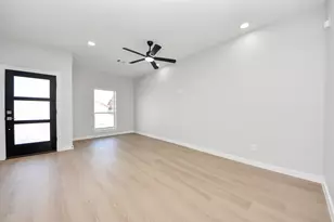 9824 Nedwald St, Houston, TX 77029 - Photo 14