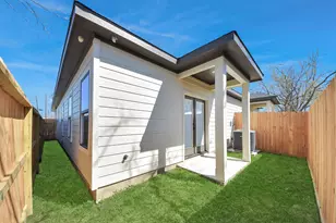 9824 Nedwald St, Houston, TX 77029 - Photo 10