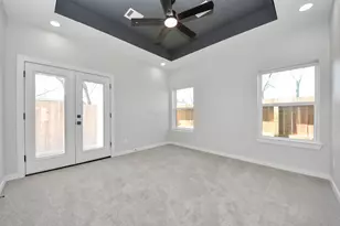 9824 Nedwald St, Houston, TX 77029 - Photo 32